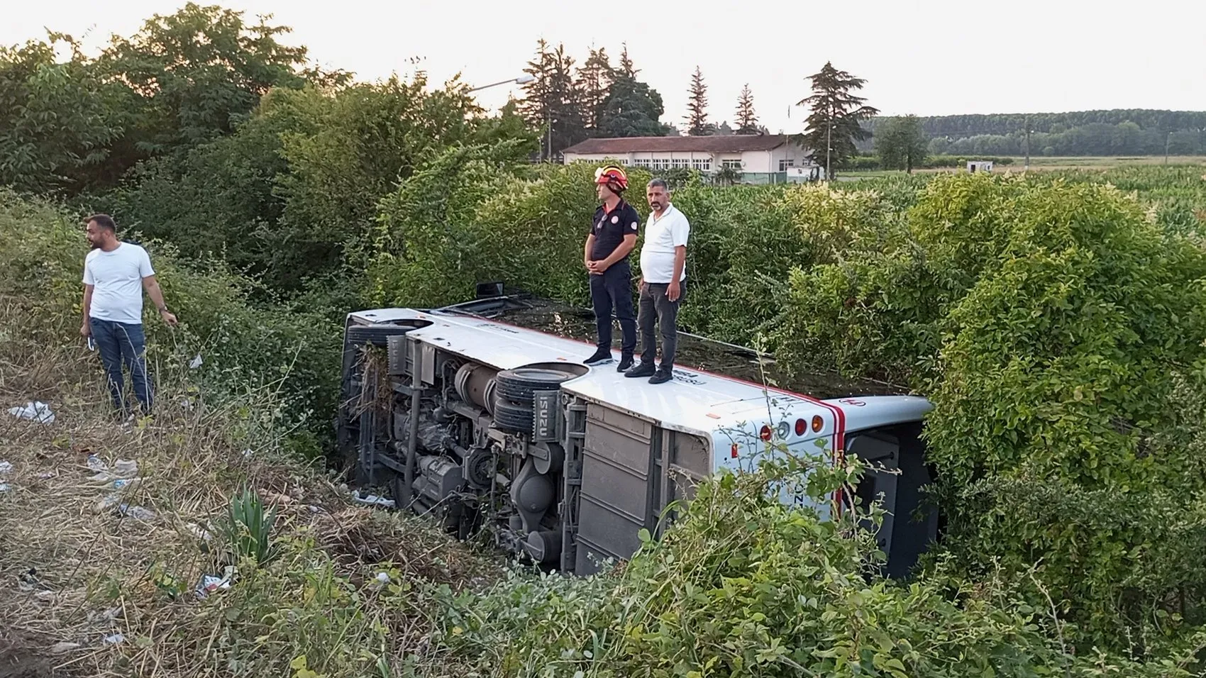 Samsun'da yolcu otobüsü şarampole uçtu 21 kişi hastaneye kaldırıldı