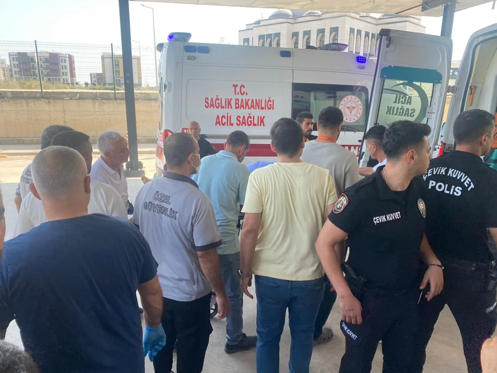 Ceyhan'da dehşet anları: Sokak ortasında eşini ve baldızını vurdu