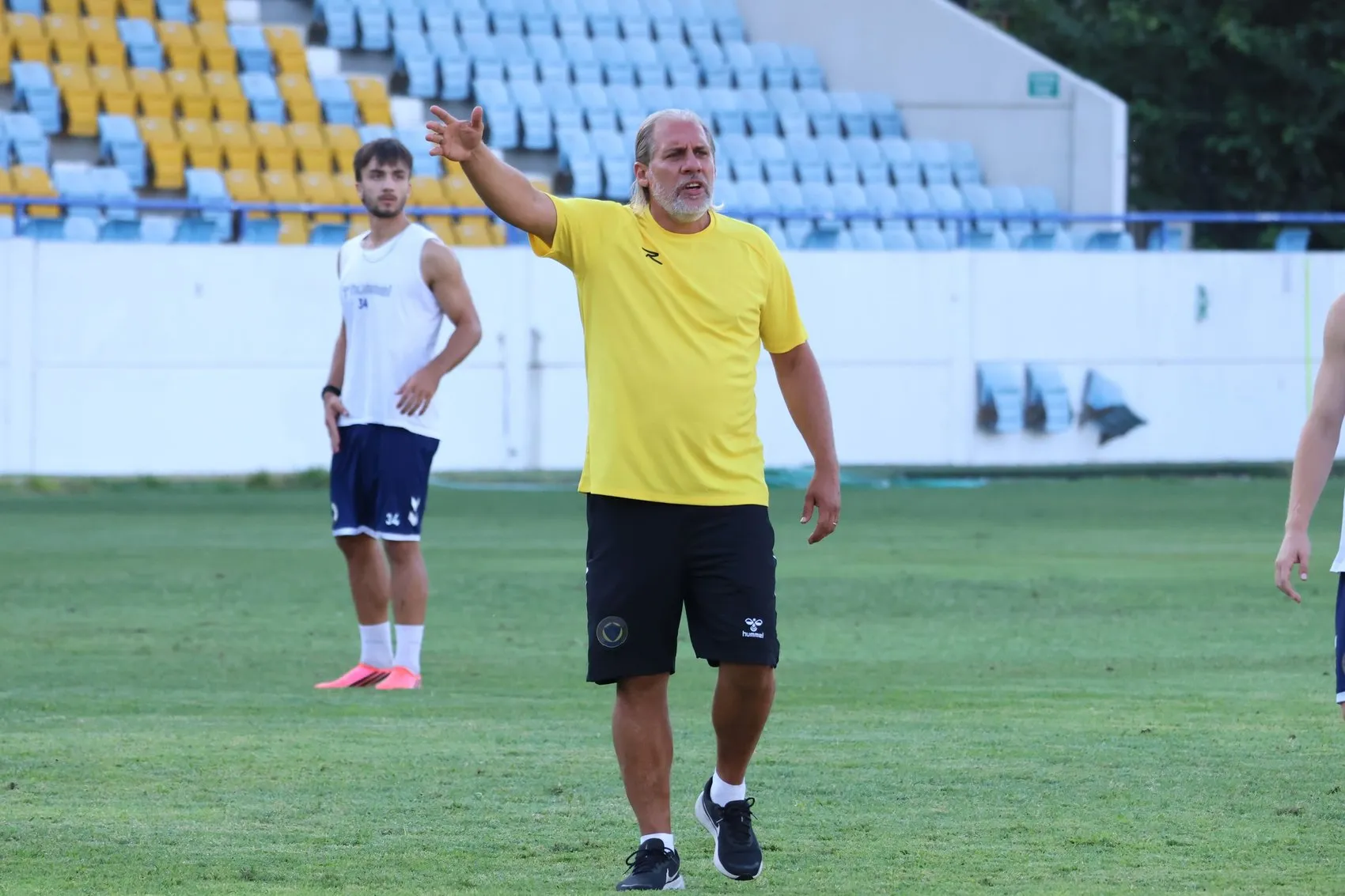 İzmir futbolunda yaprak dökümü sürüyor