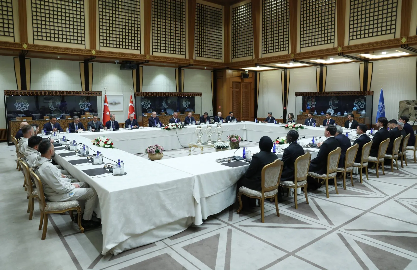 Erdoğan Süper Lig biletini alan kulüplerle Külliye'de buluştu