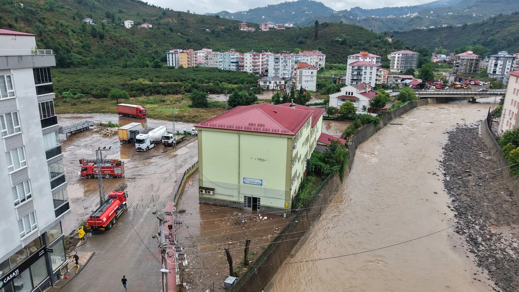 Giresun'da şiddetli sağanak sele dönüştü 2 kişi aranıyor