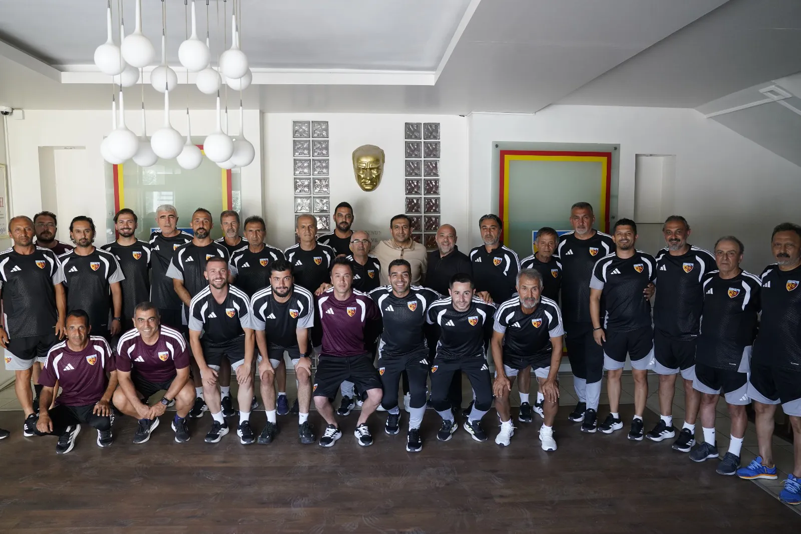 Kayserispor altyapısını 22 yeni isimle baştan aşağı yeniledi