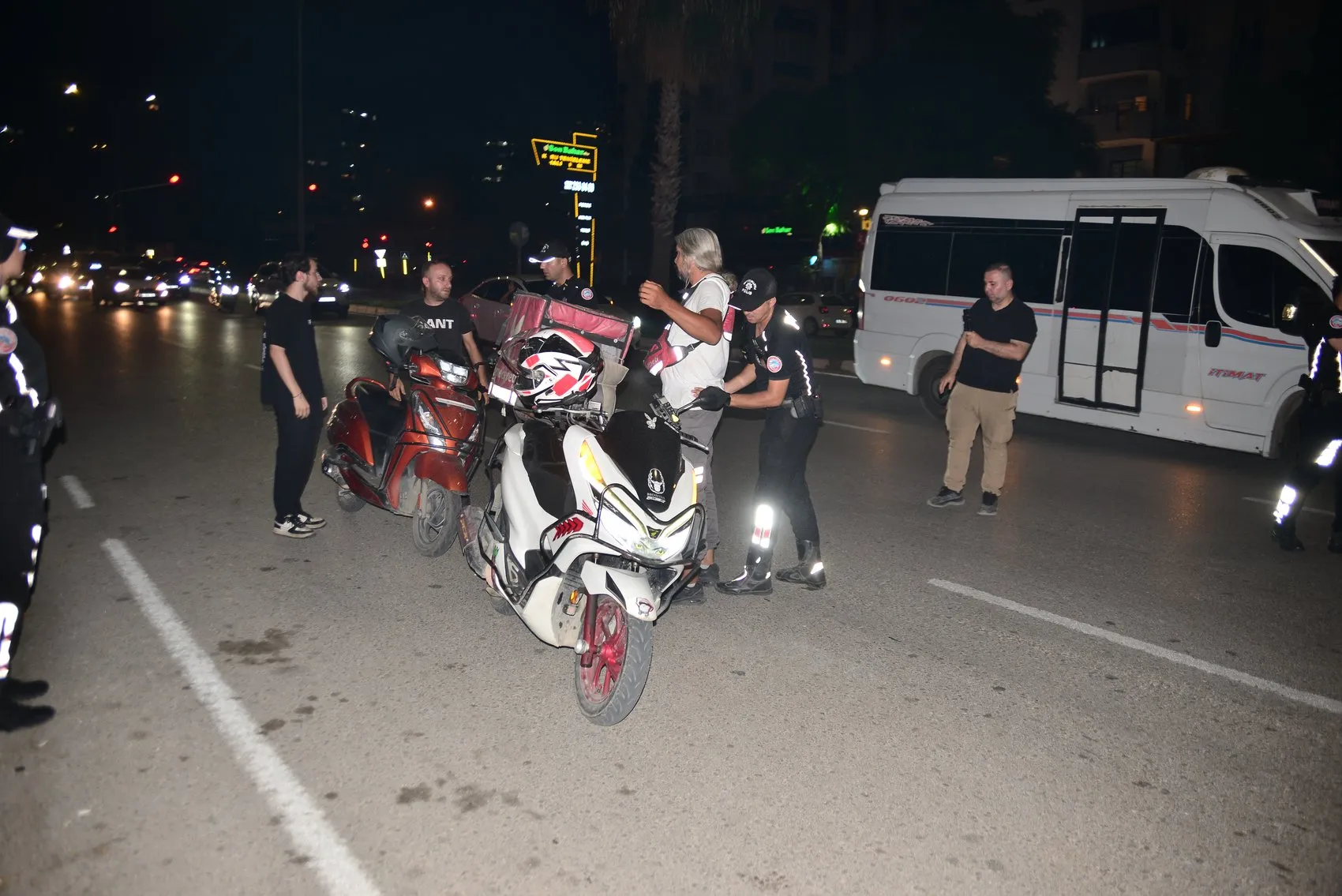 Adana'da dev güvenlik operasyonu 1615 polis sahada, 35 aranan yakalandı