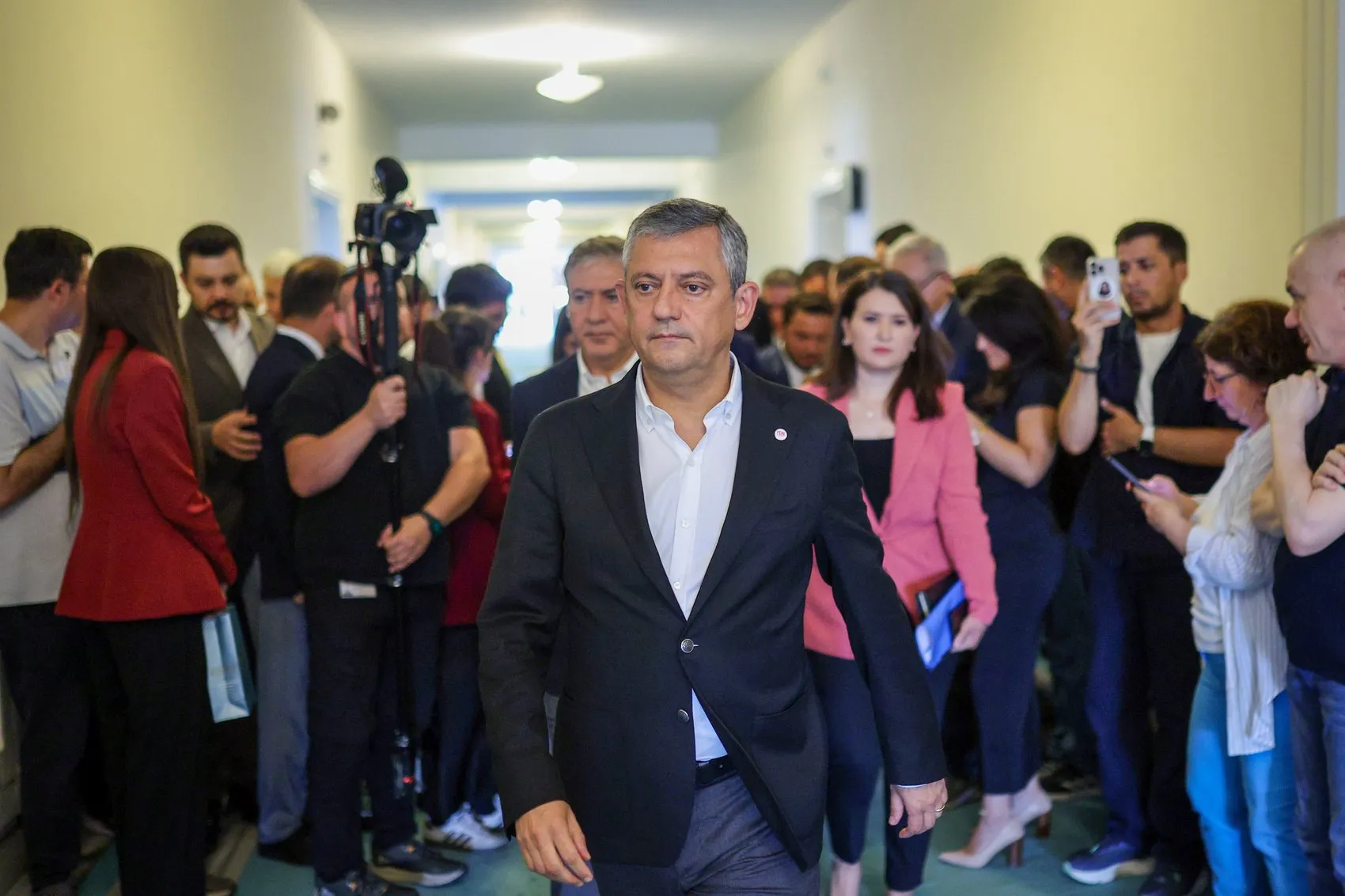 Özelden rüşvet iddialarına sert tepki
