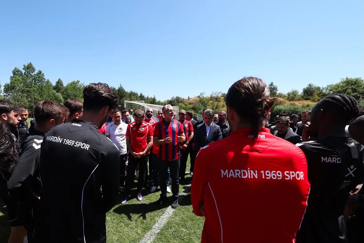 Bakan Işıkhan Gerede kampında futbolcularla bir araya geldi