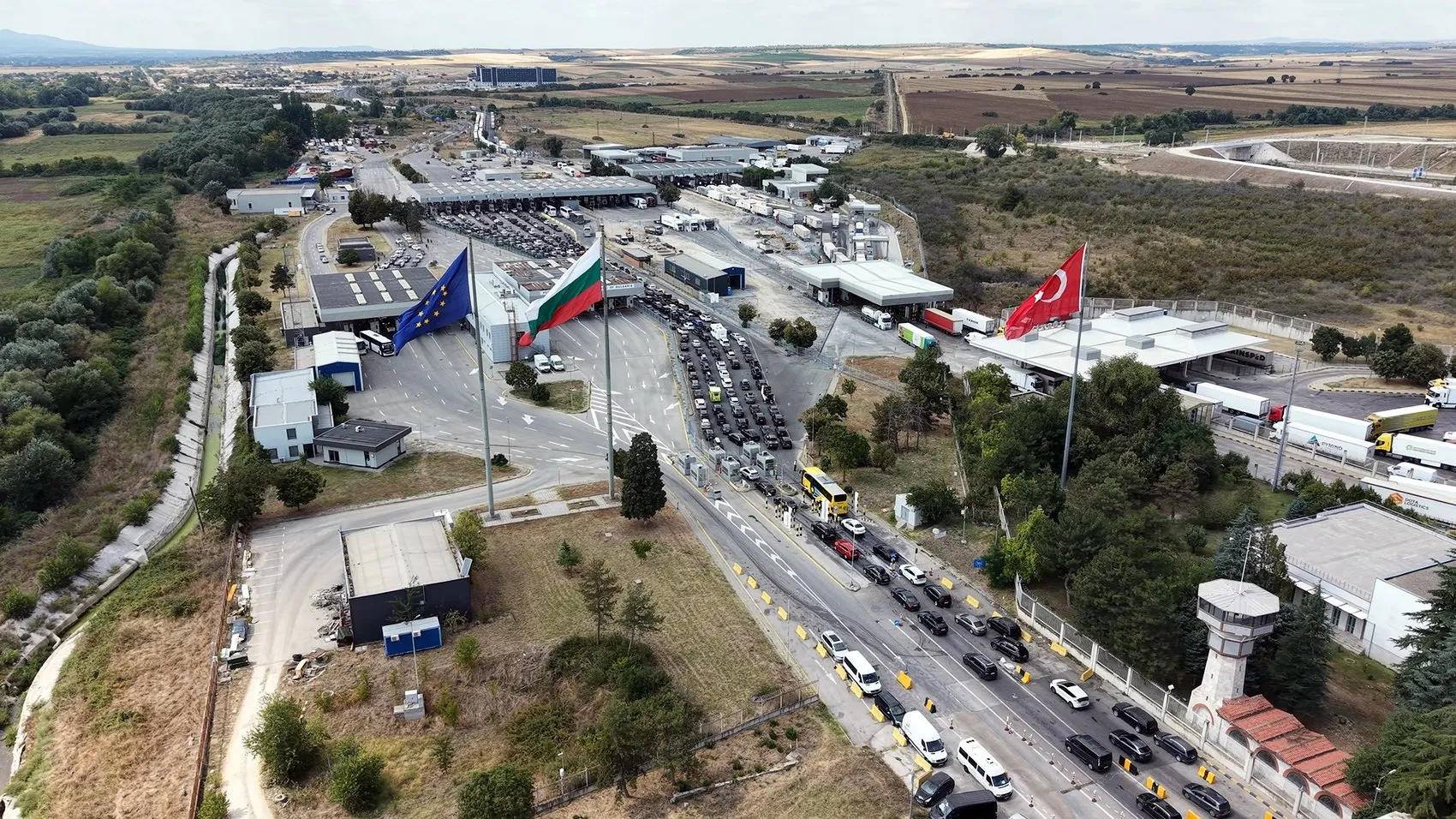 Edirne'de gurbetçi dönüşünde Kapıkule'den 5 bin 587 araçla son 3 yılın rekoru