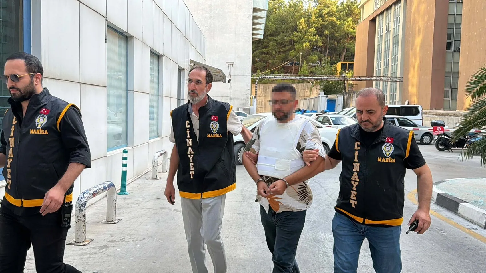 Manisa’da baba ve oğlunu öldüren saldırgan İzmir’de yakalandı