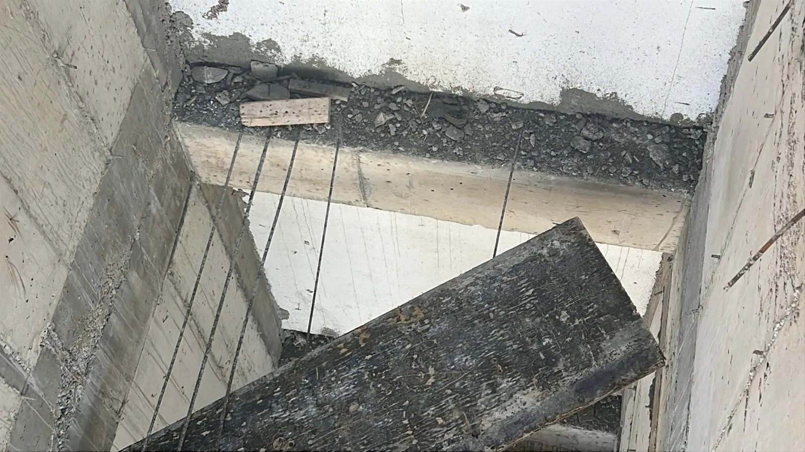 Nevşehir'de inşaat işçisi asansör boşluğuna çakıldı