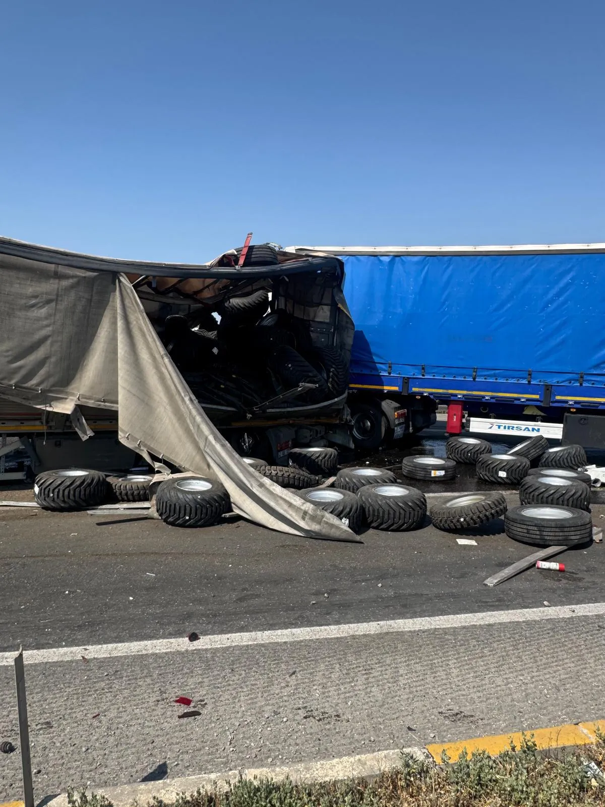 Konya Kadınhanı girişinde TIR dehşeti