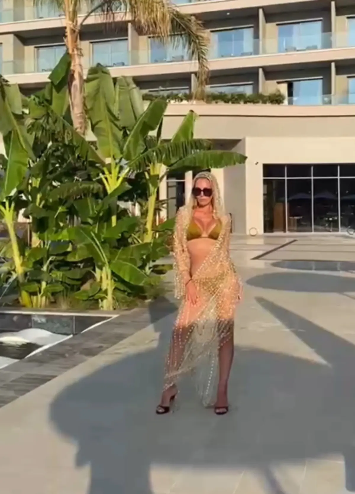 Petek Dinçöz ün bikinili pozları sosyal medyayı salladı! Son haline yorum yağdı 4