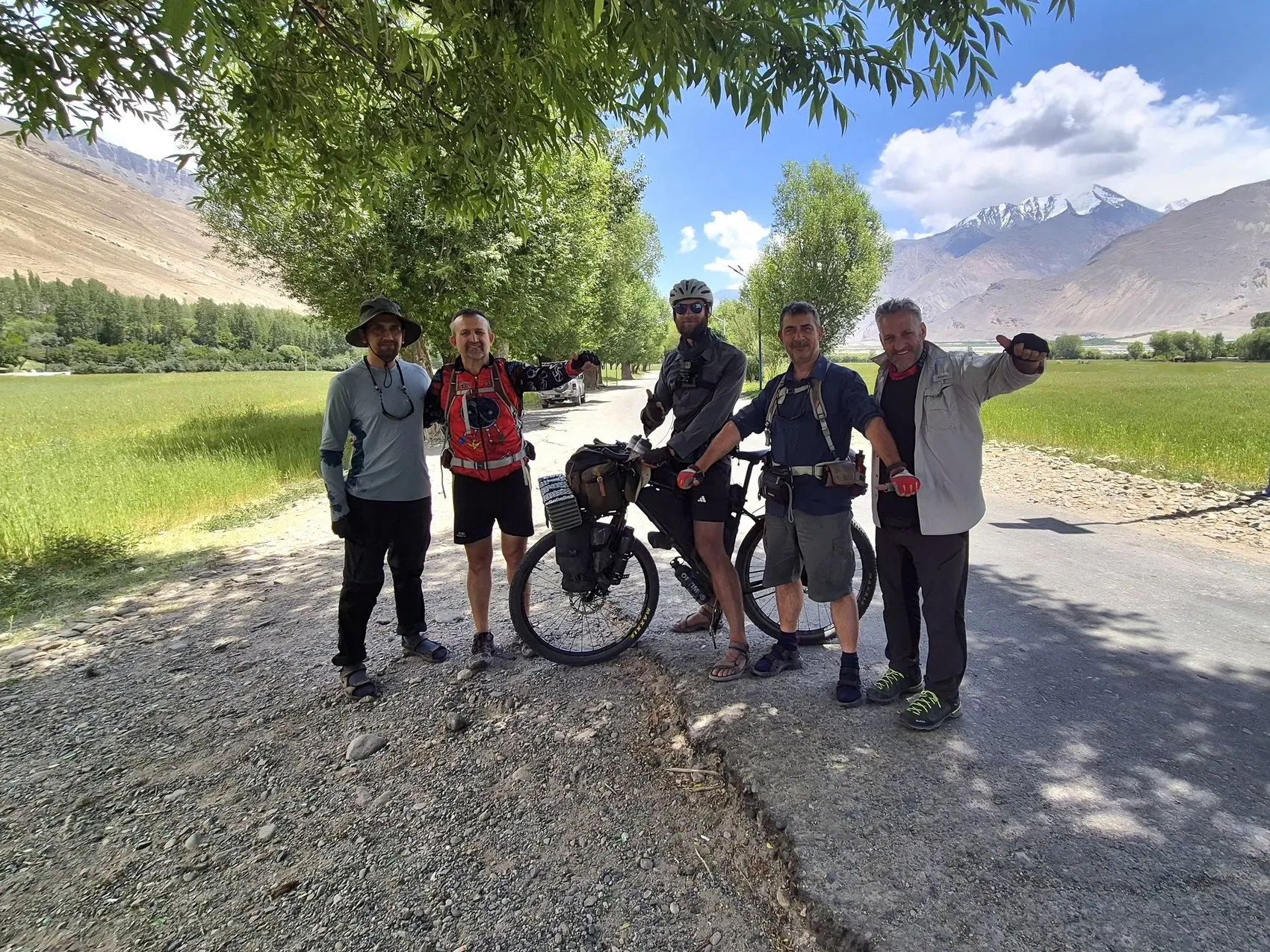 Edirneli bisikletçiler dünyanın çatısına pedal çevirdi