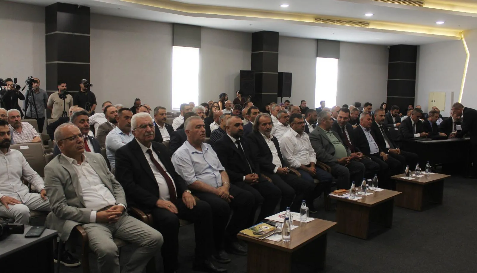 Bakan Bolat Türkiye’nin ekonomik büyümesini ve güvenlik başarısını savundu