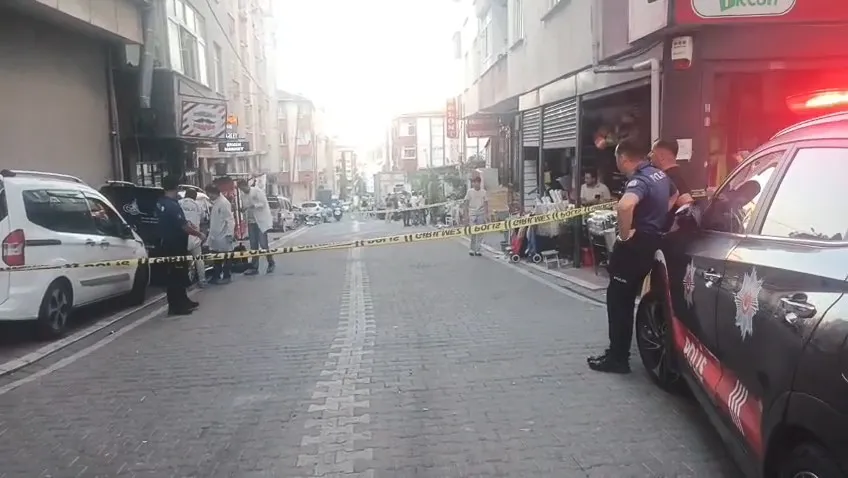 Esenyurt sokaklarında silahlı çatışma 2 kişi hastanelik oldu