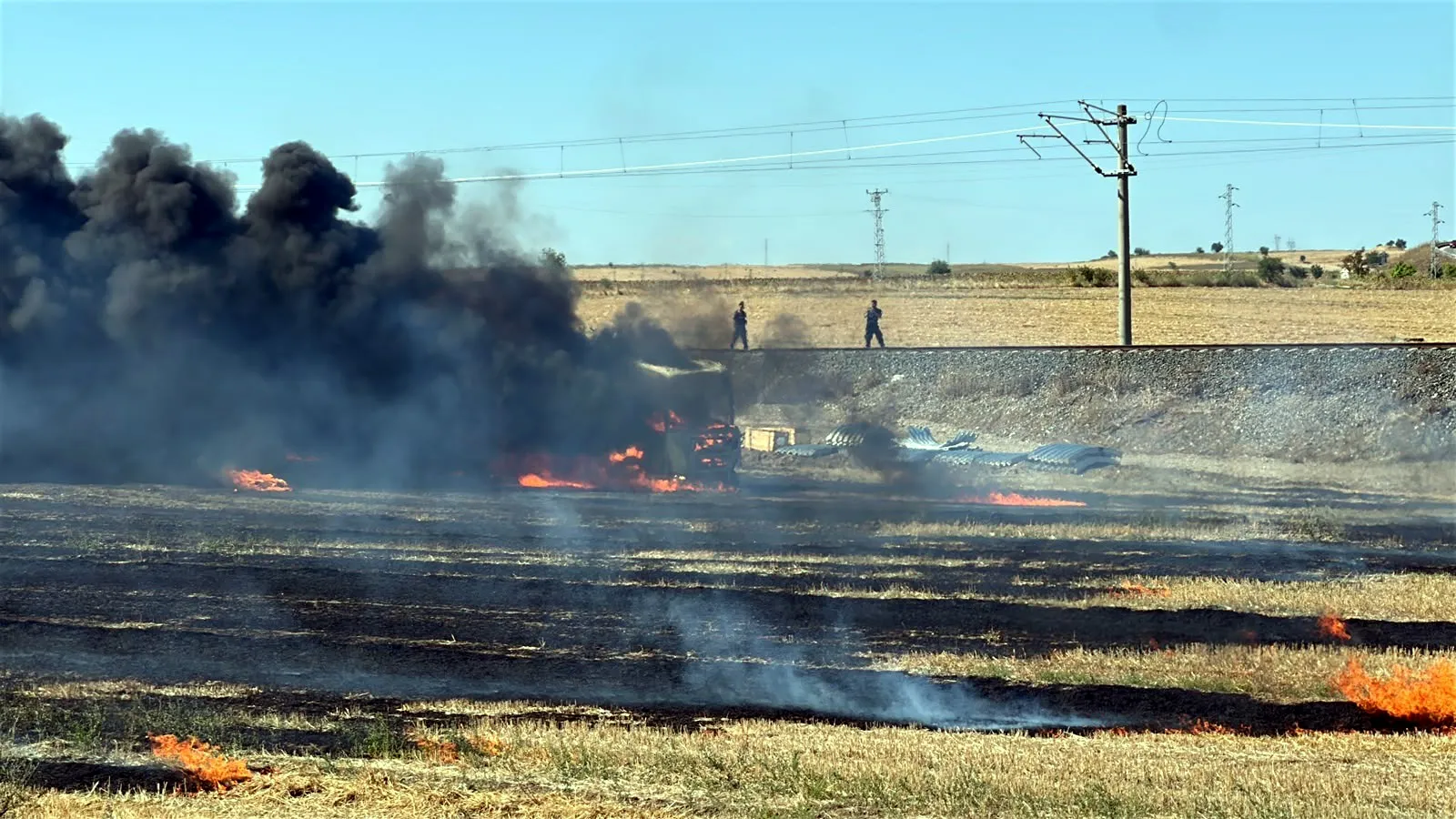 Edirne yol kenarında park halindeki TIR küle döndü