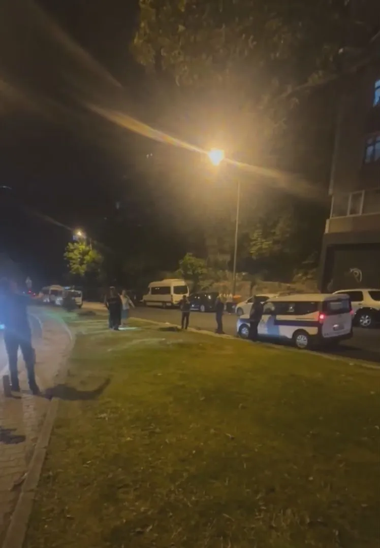 Kağıthane'de rögar kapağından gelen garip sesler mahalleliyi sokağa döktü