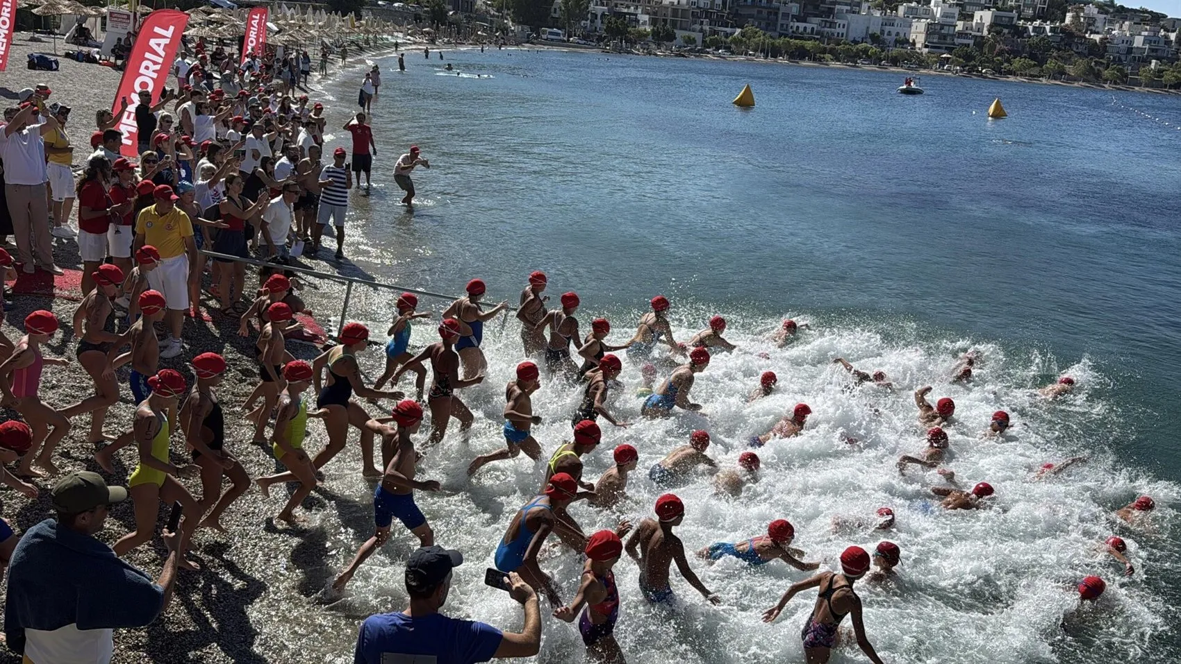 Bodrum'da sağlık için denize girenlerin sayısı ikiye katlandı