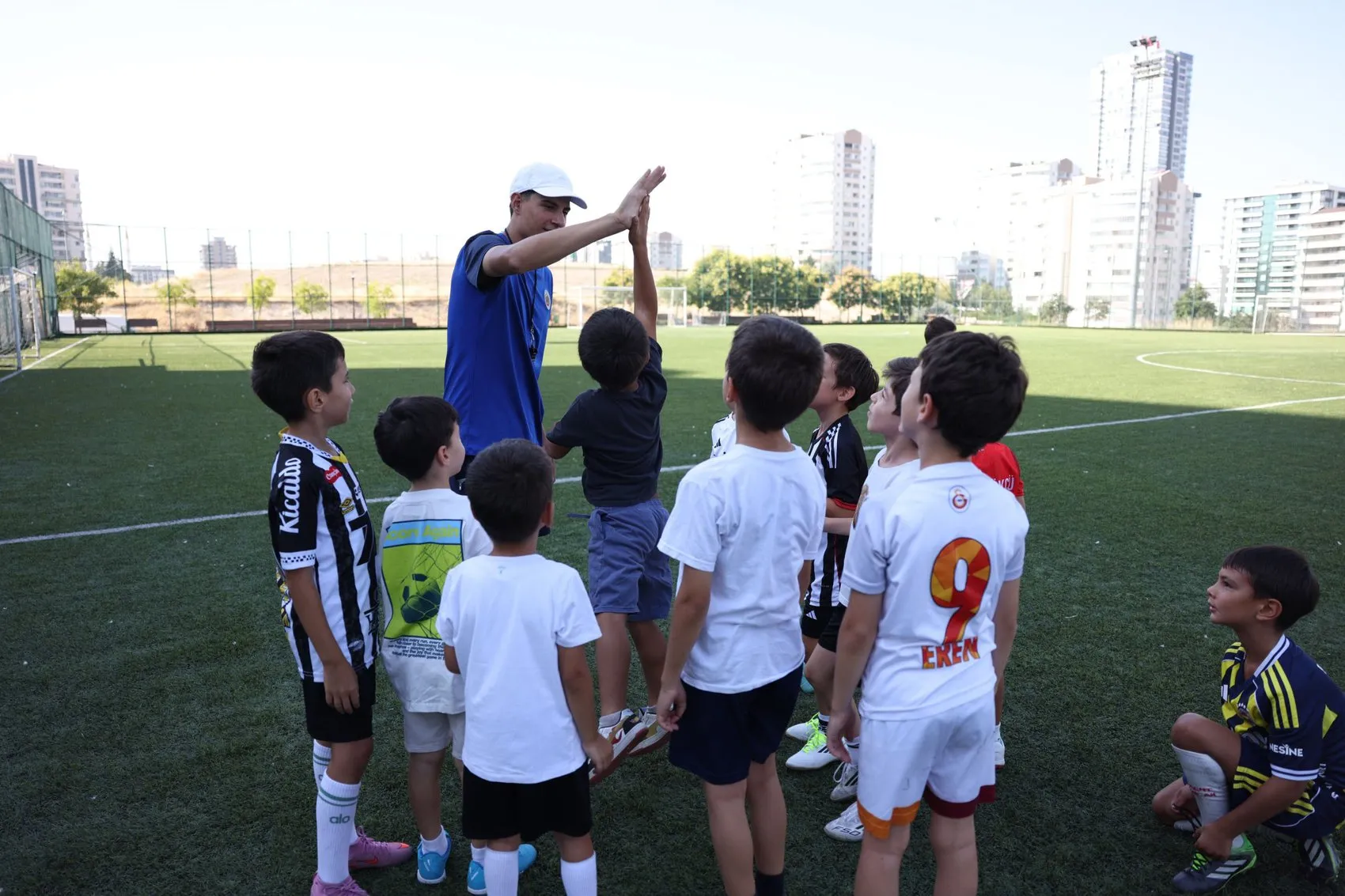 Çankaya'da minik yıldızlar sahadan dopdolu ayrıldı Yaz Futbol Okulu tamamlandı