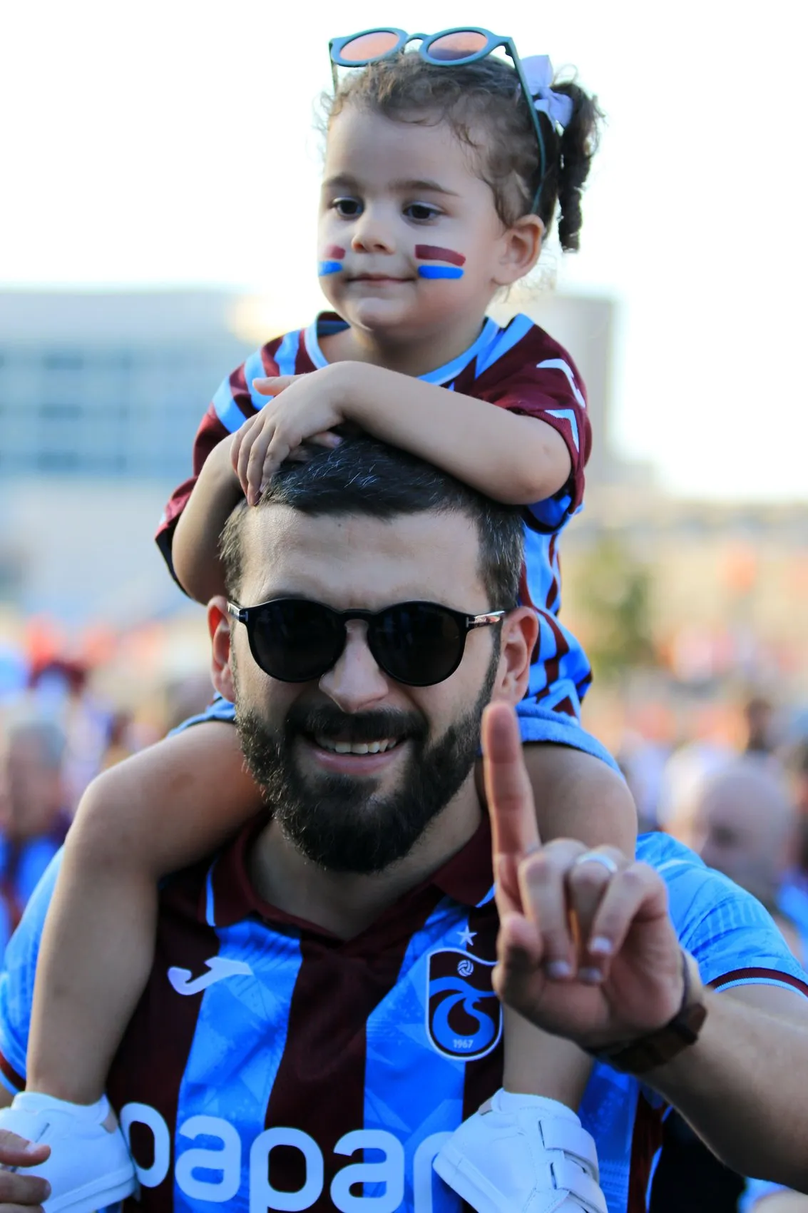 Trabzonspor taraftarı stadyuma deveyle geldi