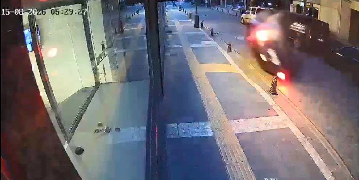 Akçaabat'ta kontrolden çıkan otomobil takla atarak ters döndü