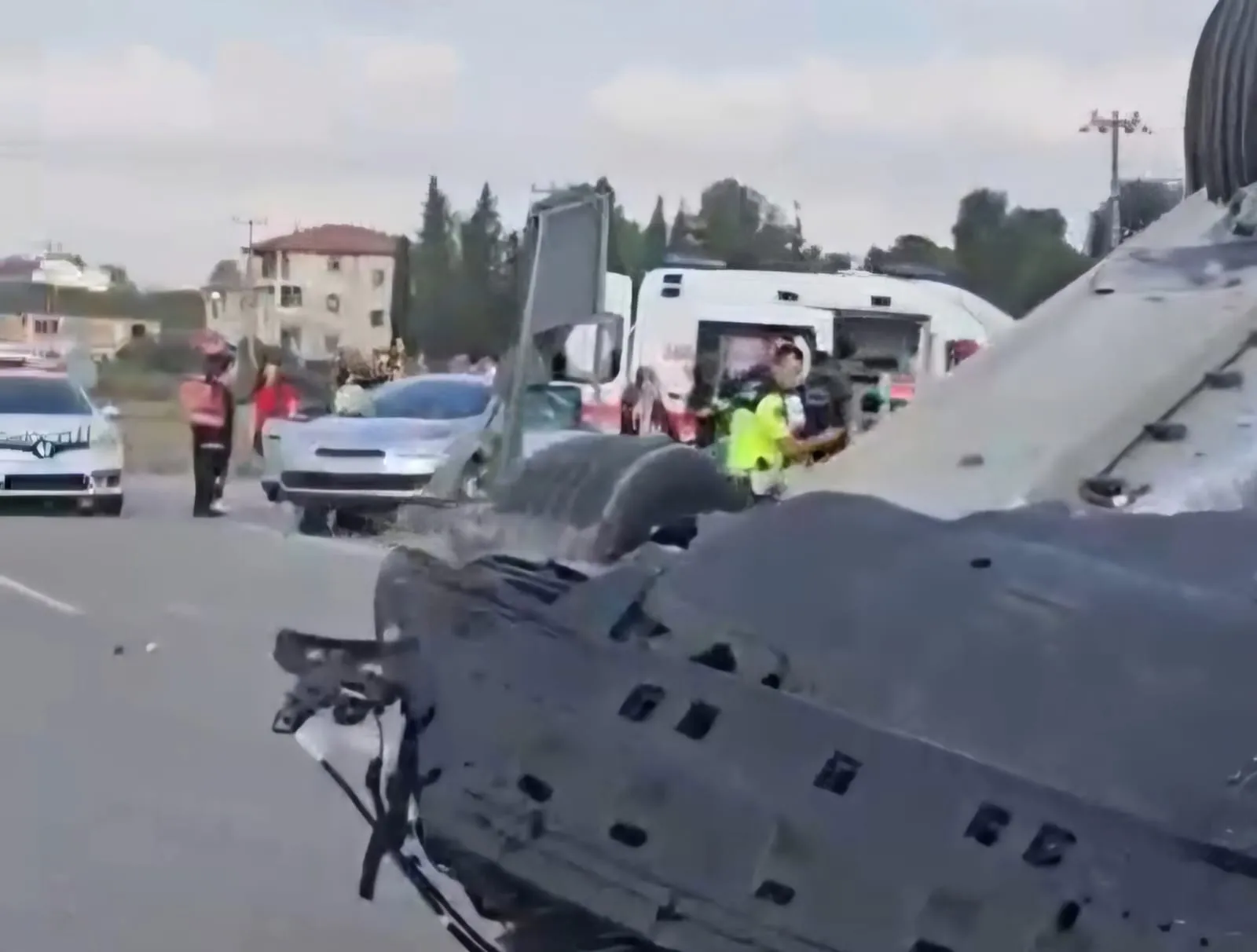 Kaynarca'da sabah kazası Hafif ticari araç ters döndü, 2 yaralı
