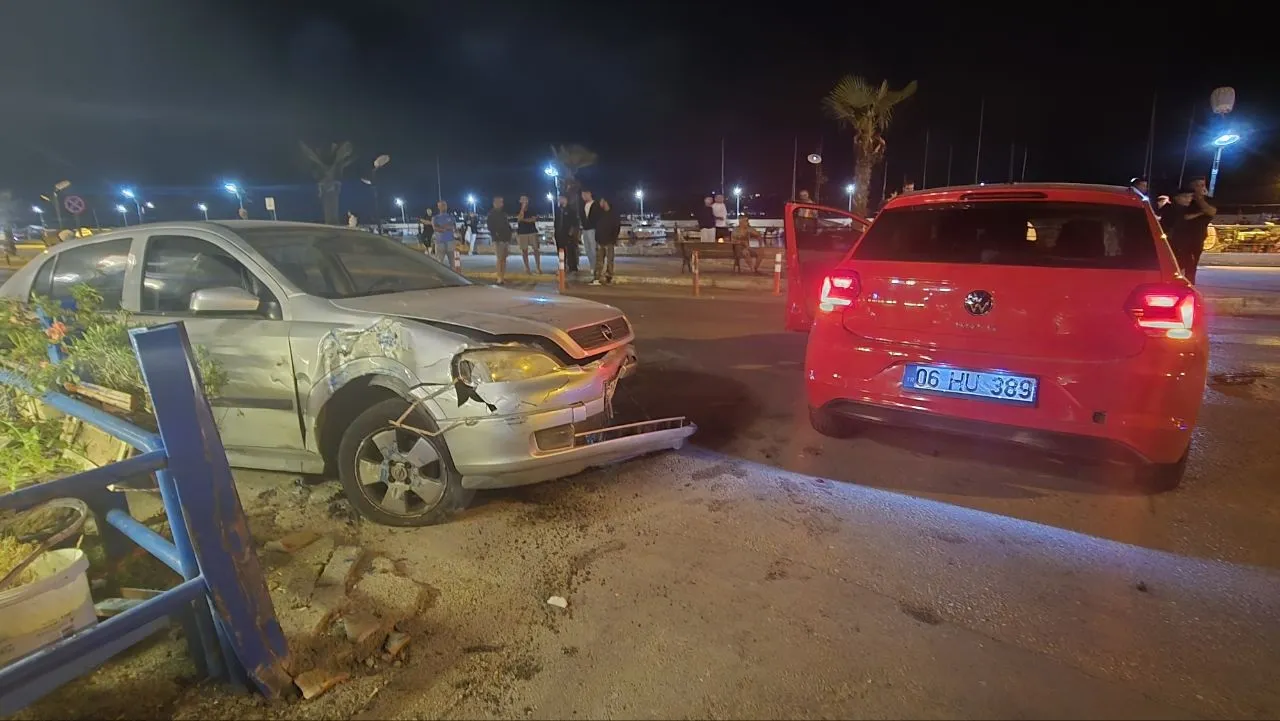 Gece yarısı feci kaza 4 yaralı, sürücü kaçtı
