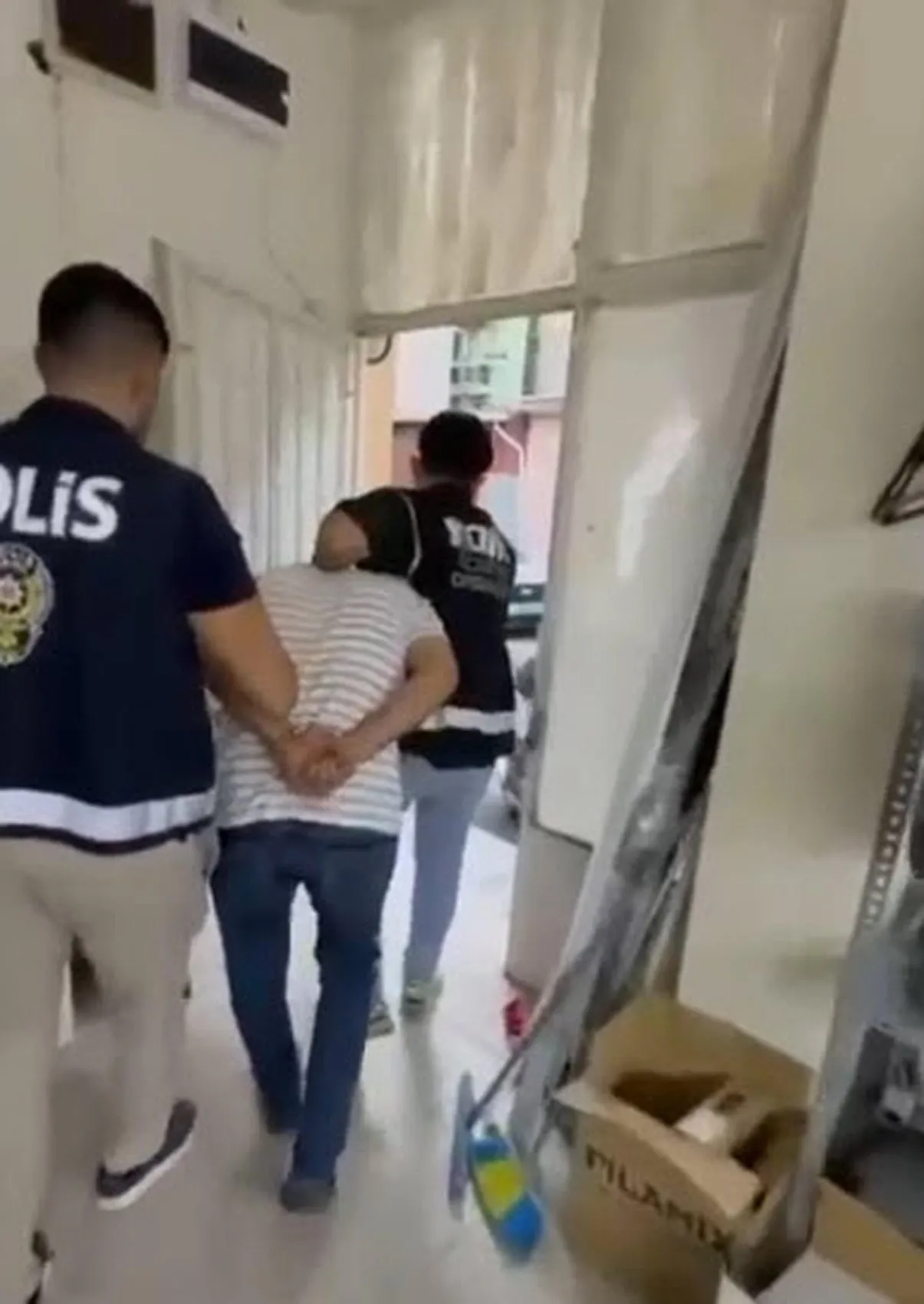İzmir ve Manisa'da atölye gibi çalışan adreslere baskın 13 gözaltı