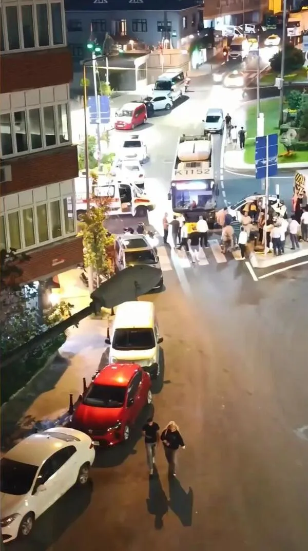 Kağıthane’de bekçinin kullandığı otomobil İETT otobüsüyle çarpıştı