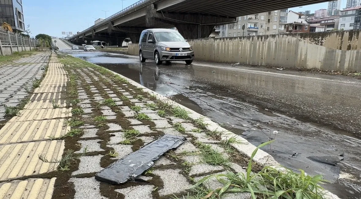 Samsun’da şiddetli yağış trafiği felç etti