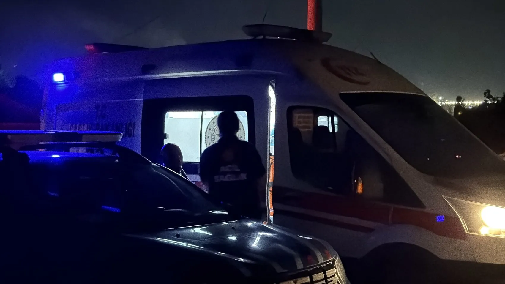 Kütahya'da bahçede başlayan yangın evi küle çevirdi