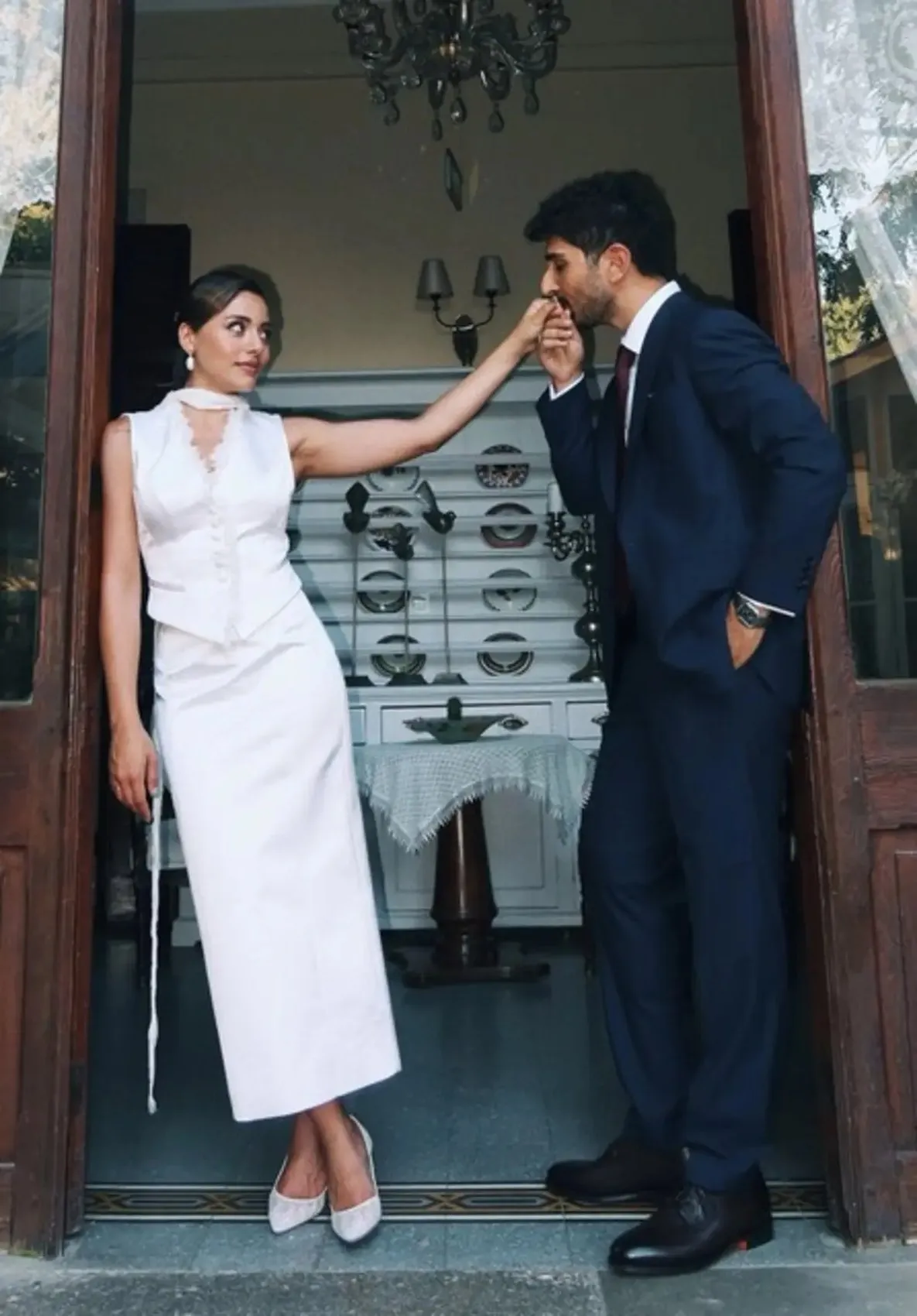 Sıla Türkoğlu ve Ata Ayyıldız nişanlandı! Sade kıyafeti dikkat çekti 3