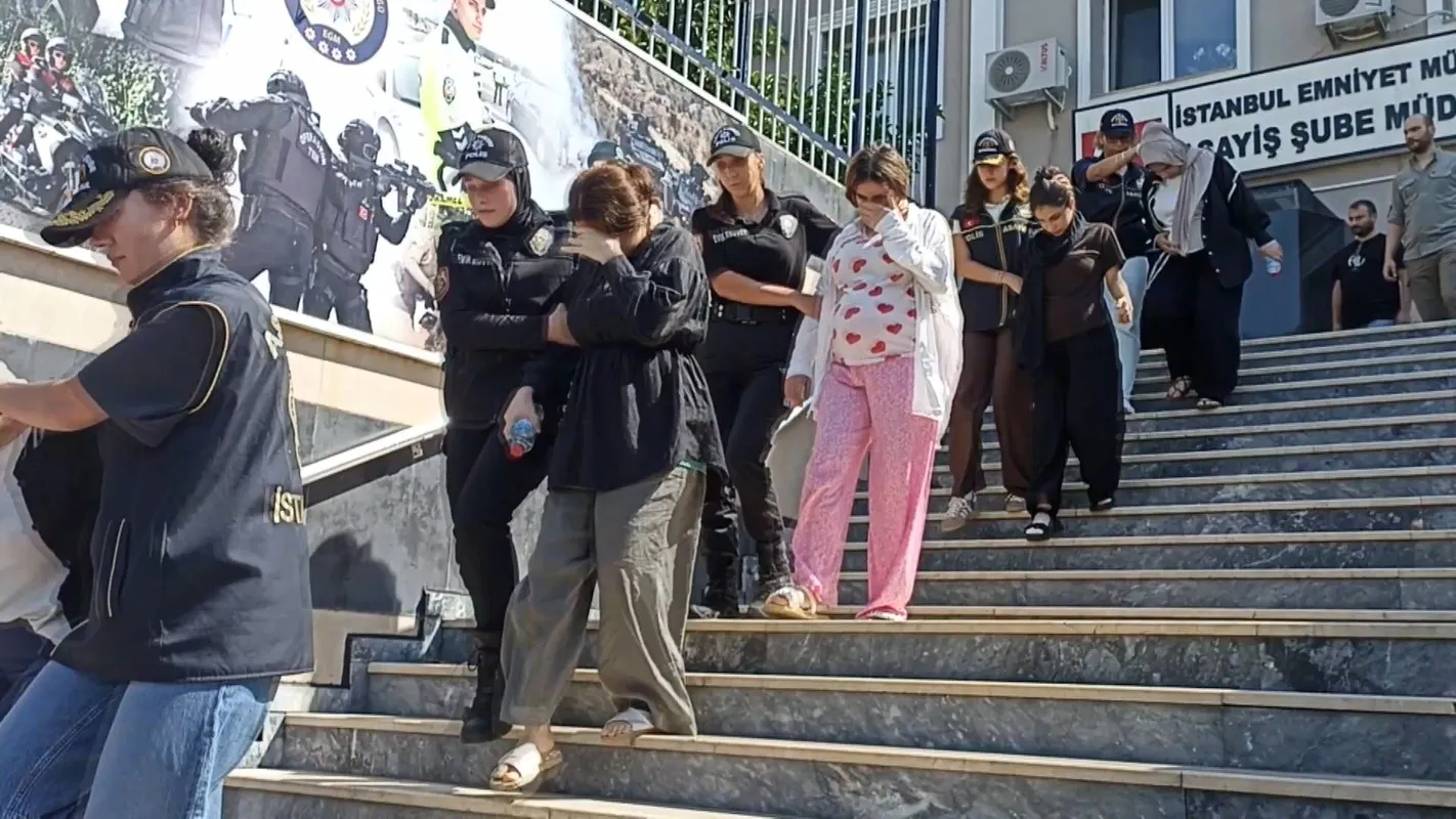 Turistlere yankesicilik yapan çete çökertildi 26 gözaltı