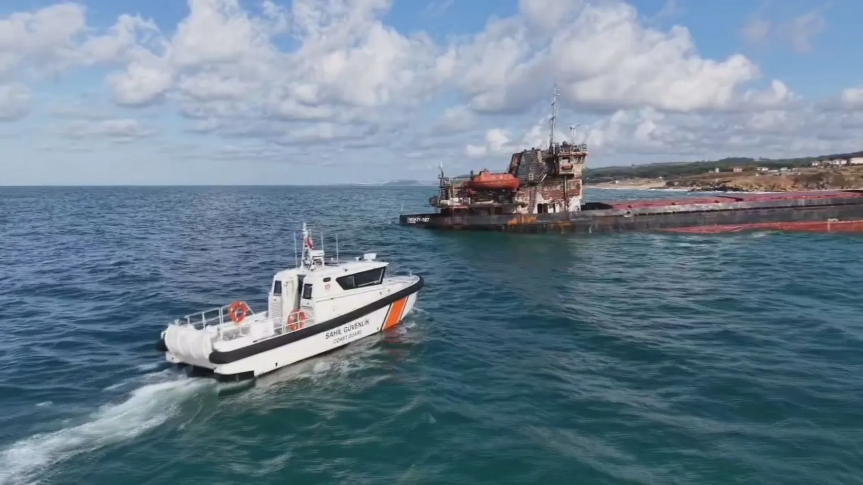 Karadeniz'in ortasında saldırıya uğrayan hayalet gemi Şile kıyılarına vurdu