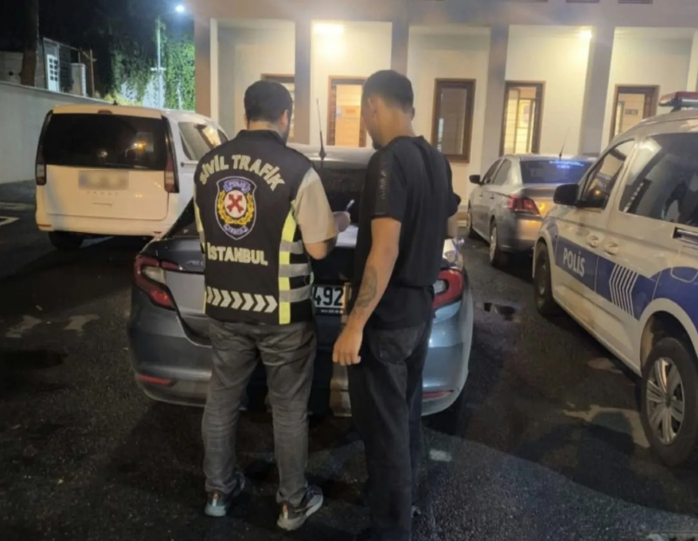 Üsküdar'da motosikletli iki sürücüye 363 bin lira ceza Saldırgan tavırlar kamerada