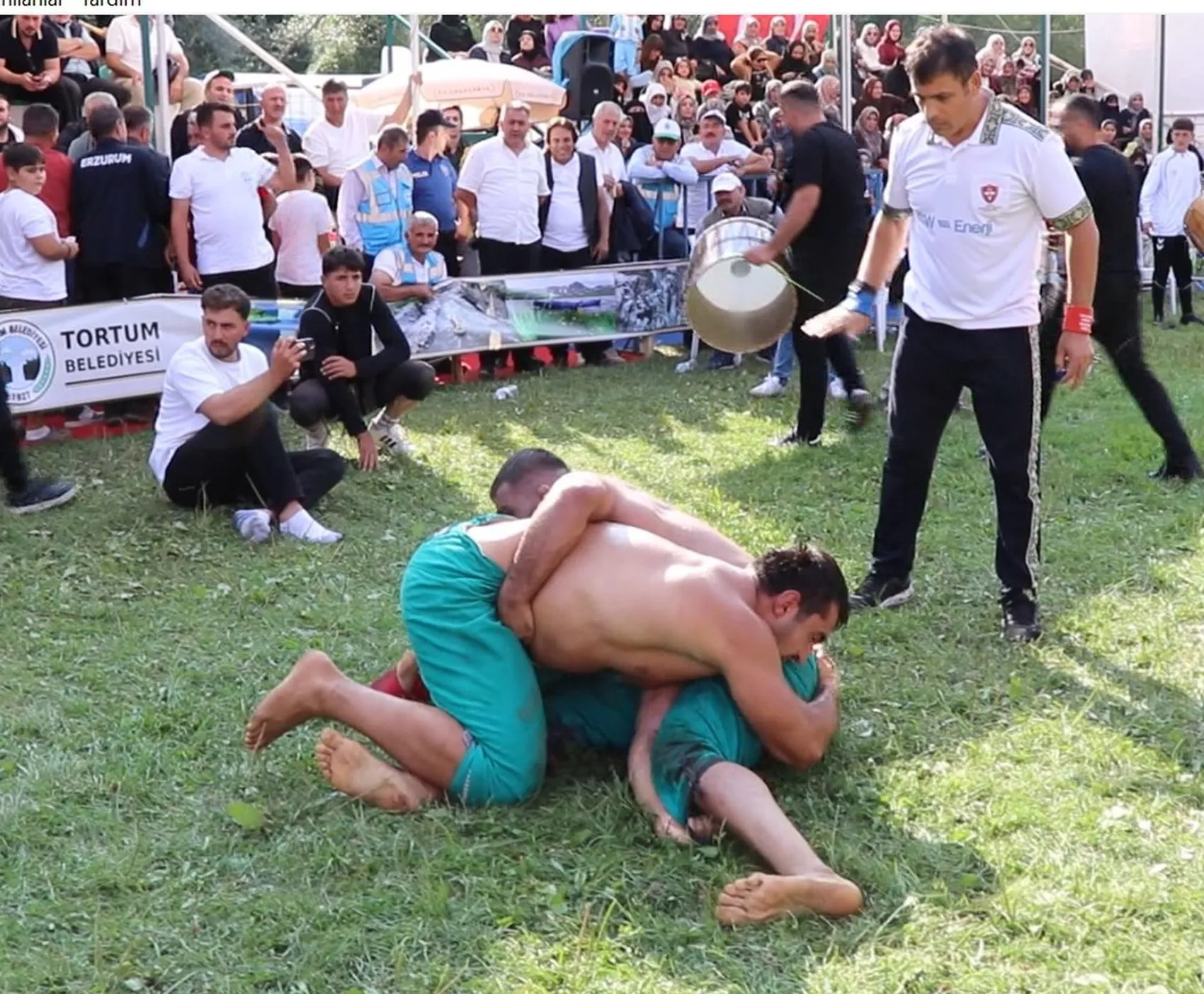 Tortum er meydanında dev bütçeli ağalık yarışı: Altın kemerin sahibi belli oldu