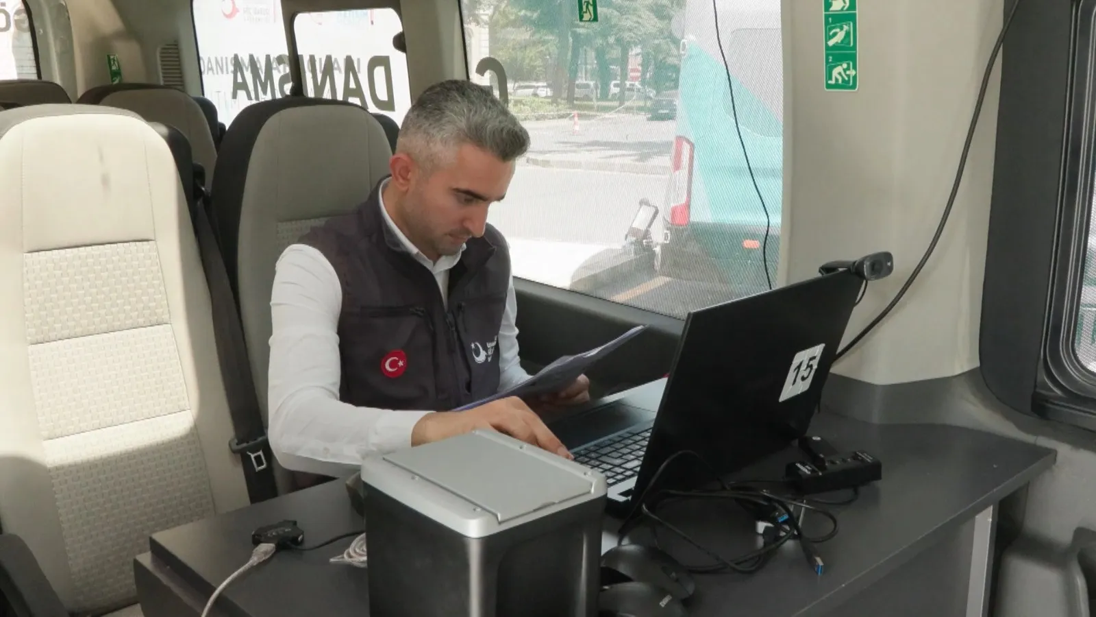Yabancı öğrenciler için kampüse mobil göç ofisi geldi