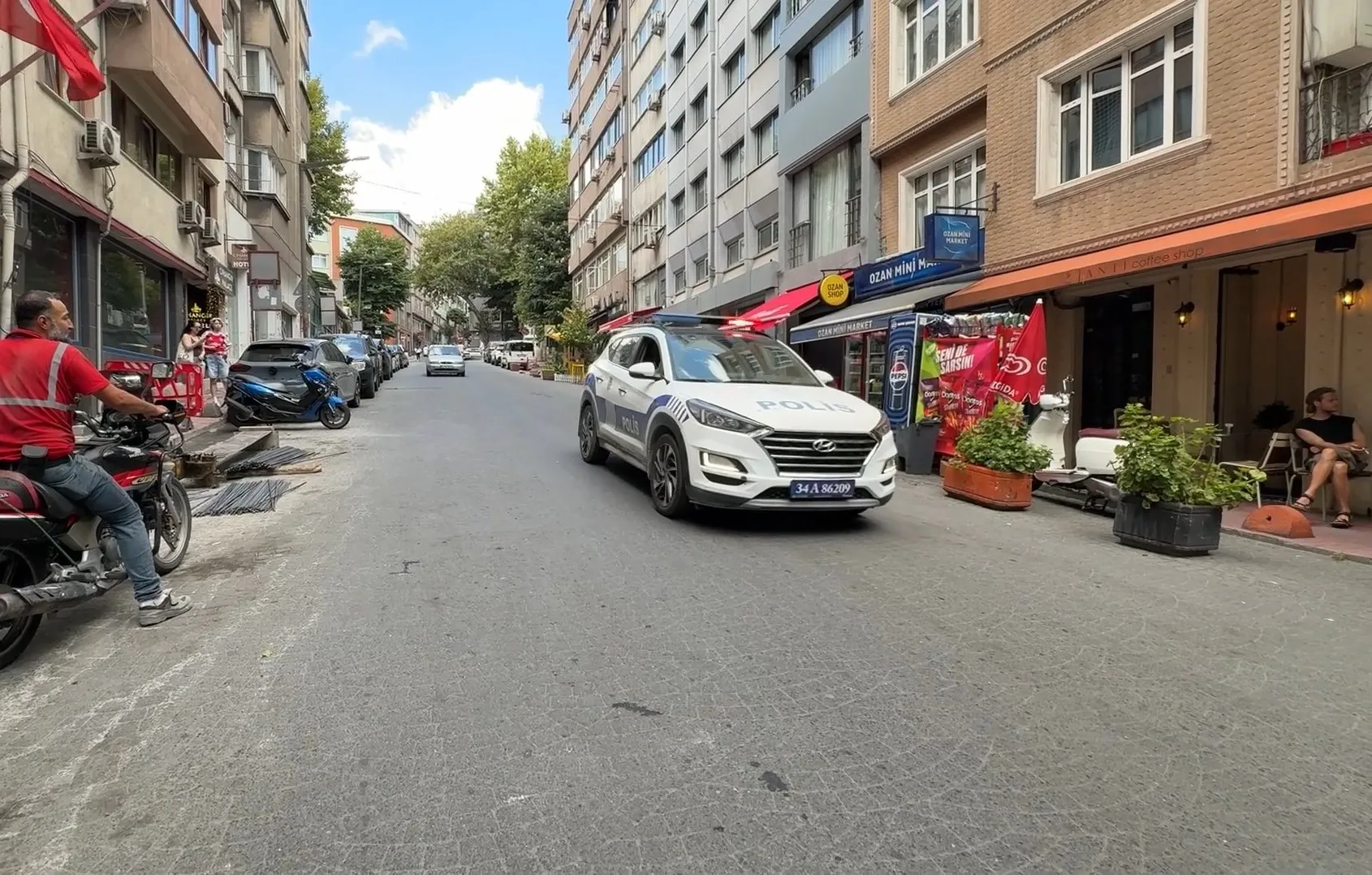 Beyoğlu rezidansında çıplak turist paniği