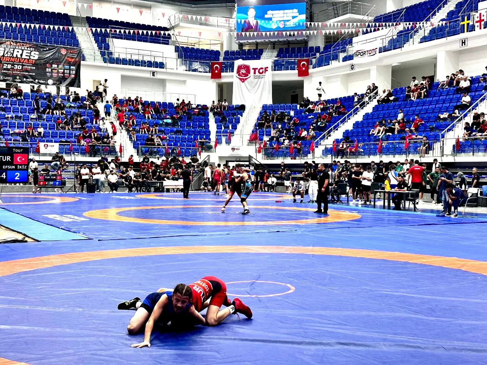 Malatya'da 15 ülkeden 1200 sporcu mindere çıktı