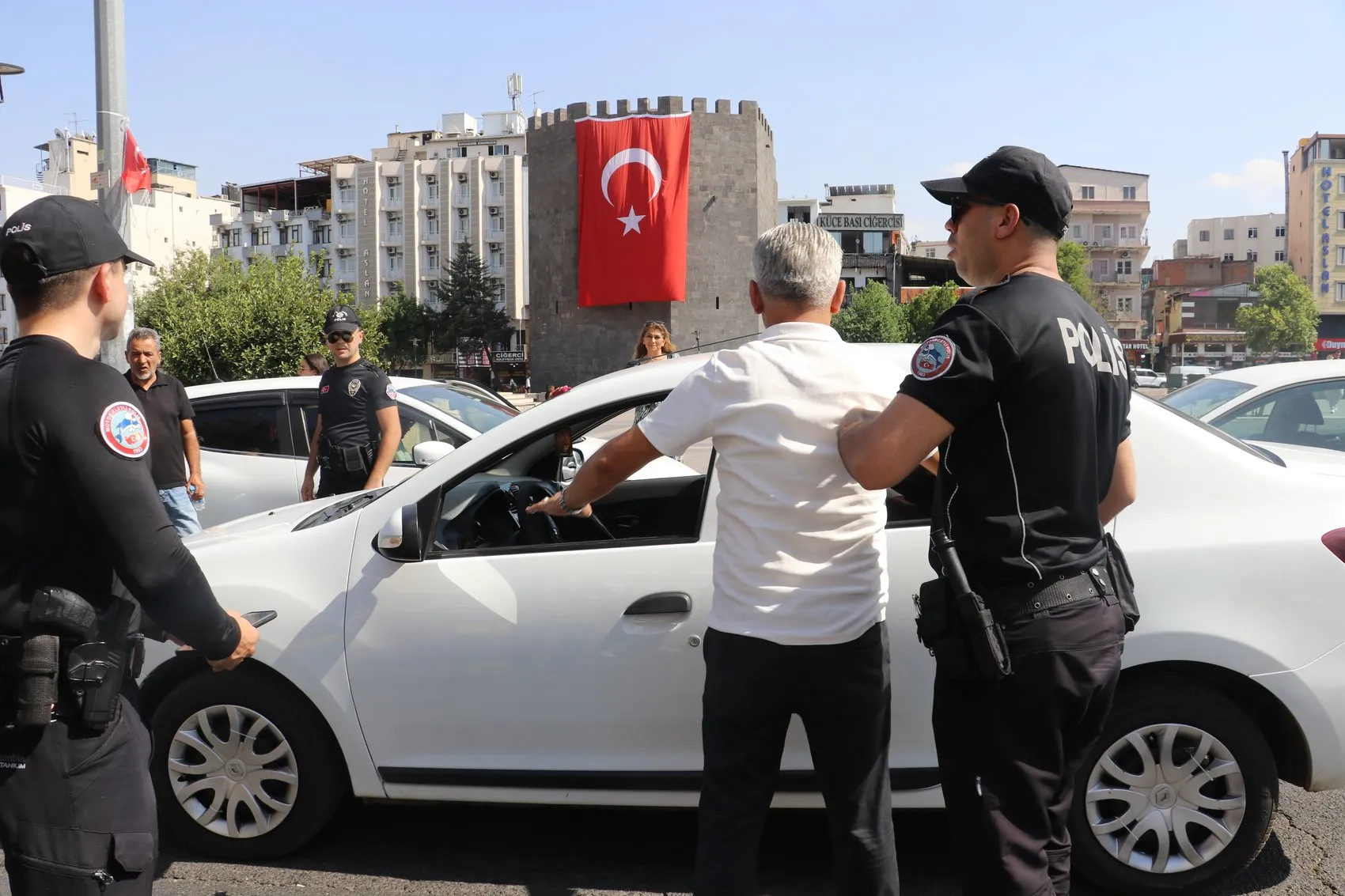 Diyarbakır sokaklarında Yunus timleri 4 dakikada olay yerine ulaşıyor