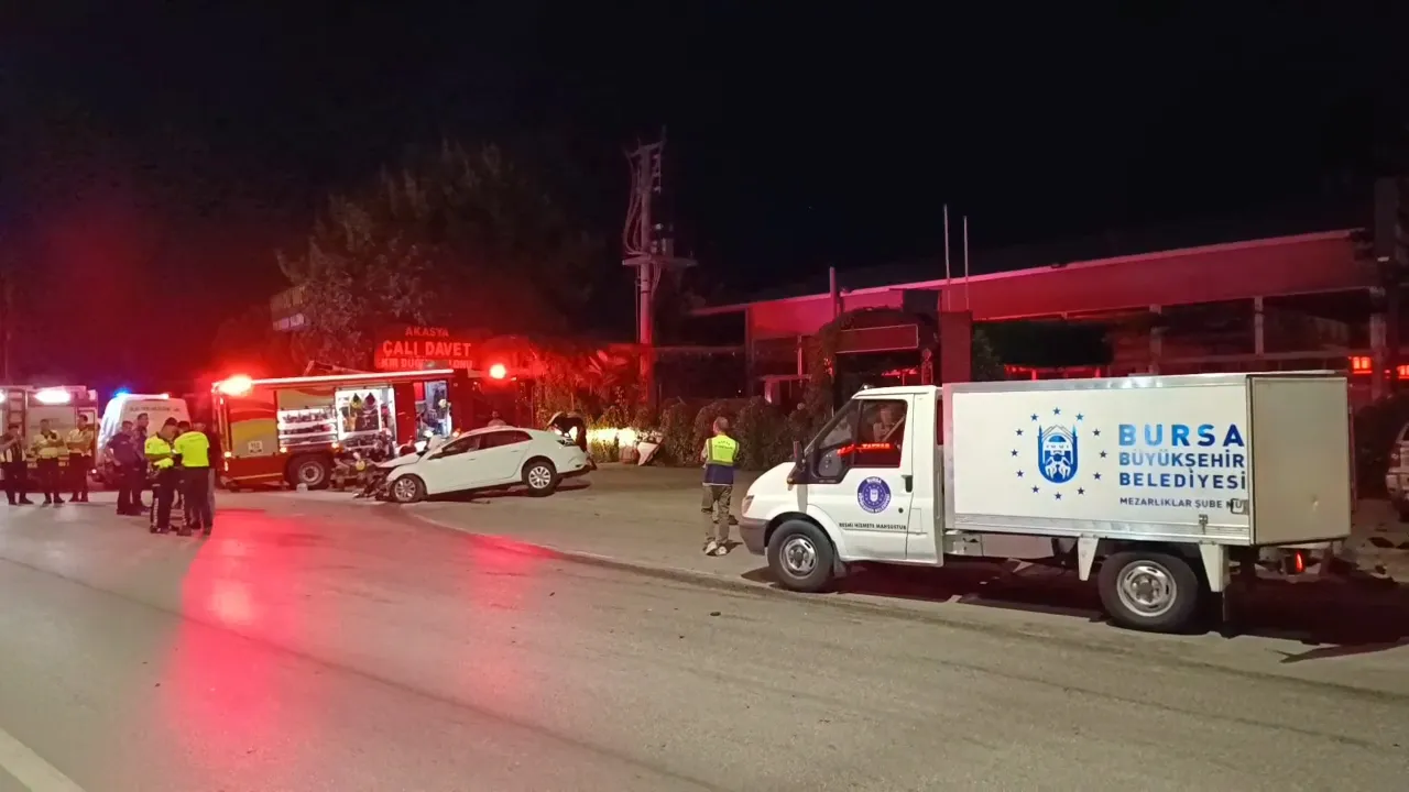 Bursa Nilüfer’de gece yarısı feci kaza 2 kişi hayatını kaybetti