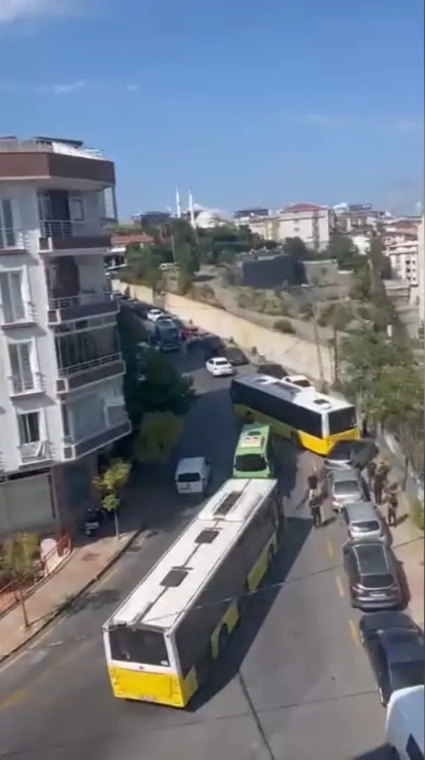 Kağıthane’de dikkatsiz sollama zincirleme kazaya neden oldu?
