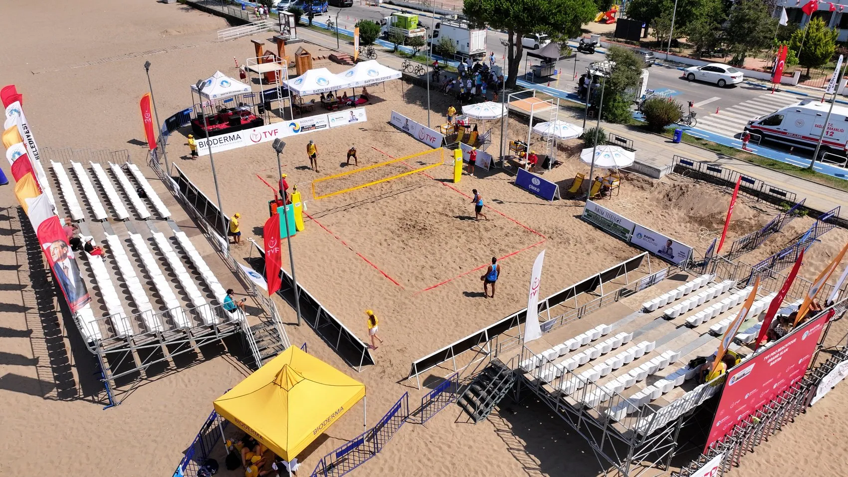 İnkumu'nda 3 gün sürecek plaj voleybolu şöleni başladı