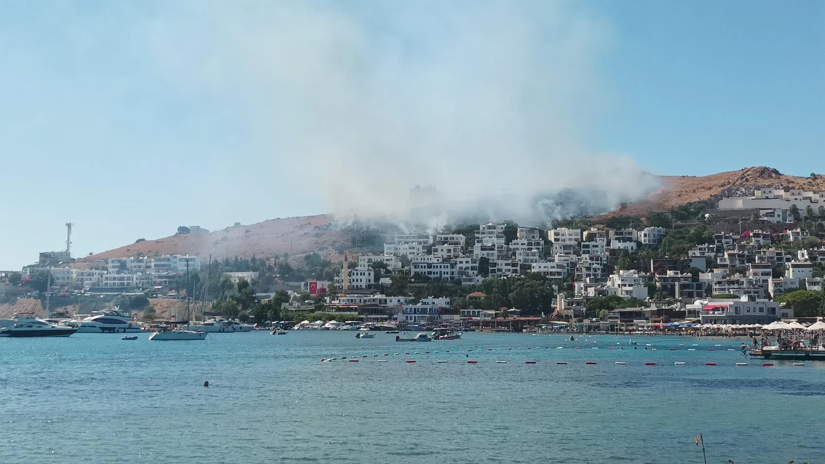 Bodrum'un Akyarlar Mahallesi'nde maki yangını Alevler 1 saatte söndürüldü