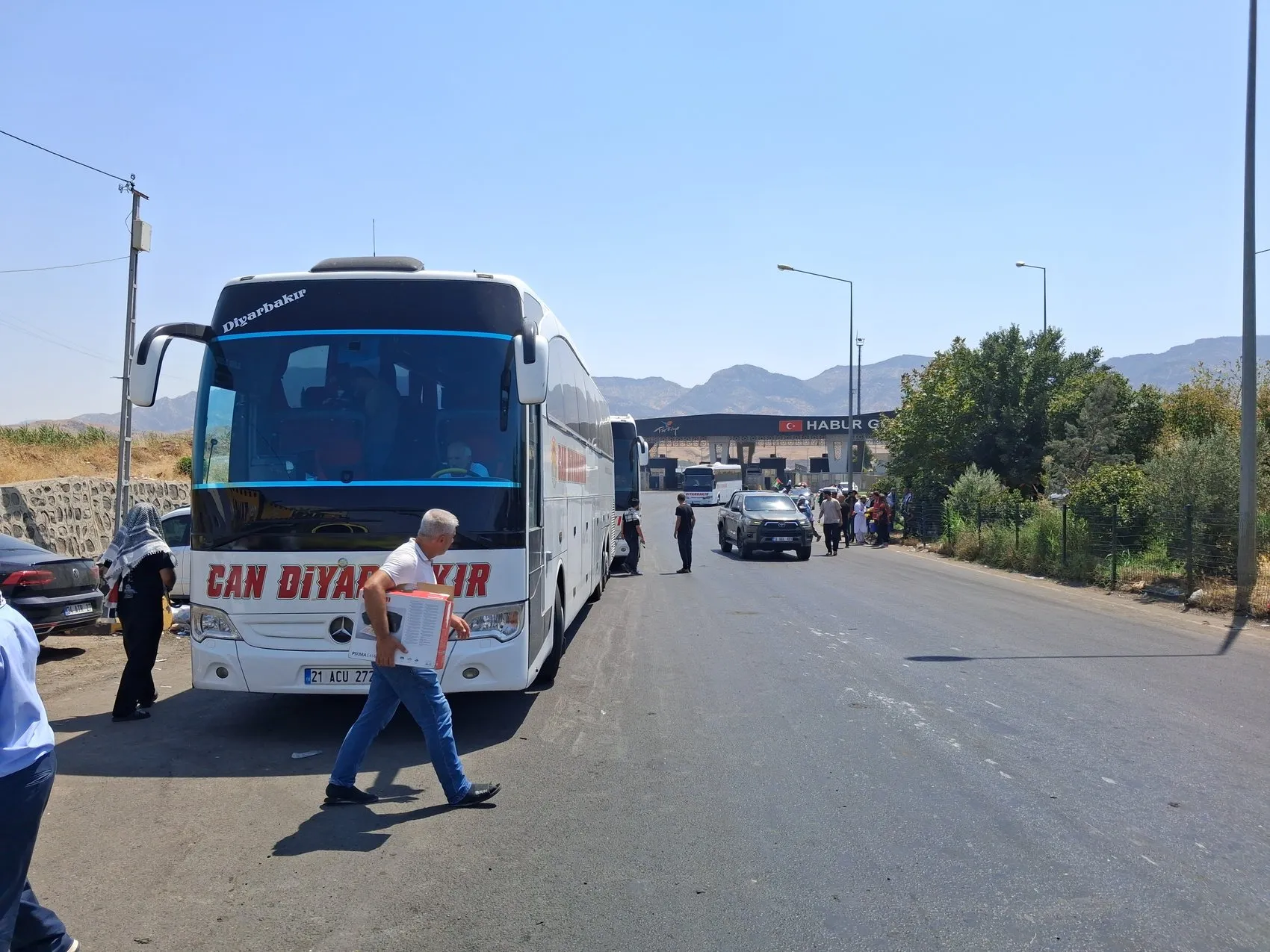 Filistin konvoyu Irak sınırındaki 6 günlük bekleyişi noktaladı