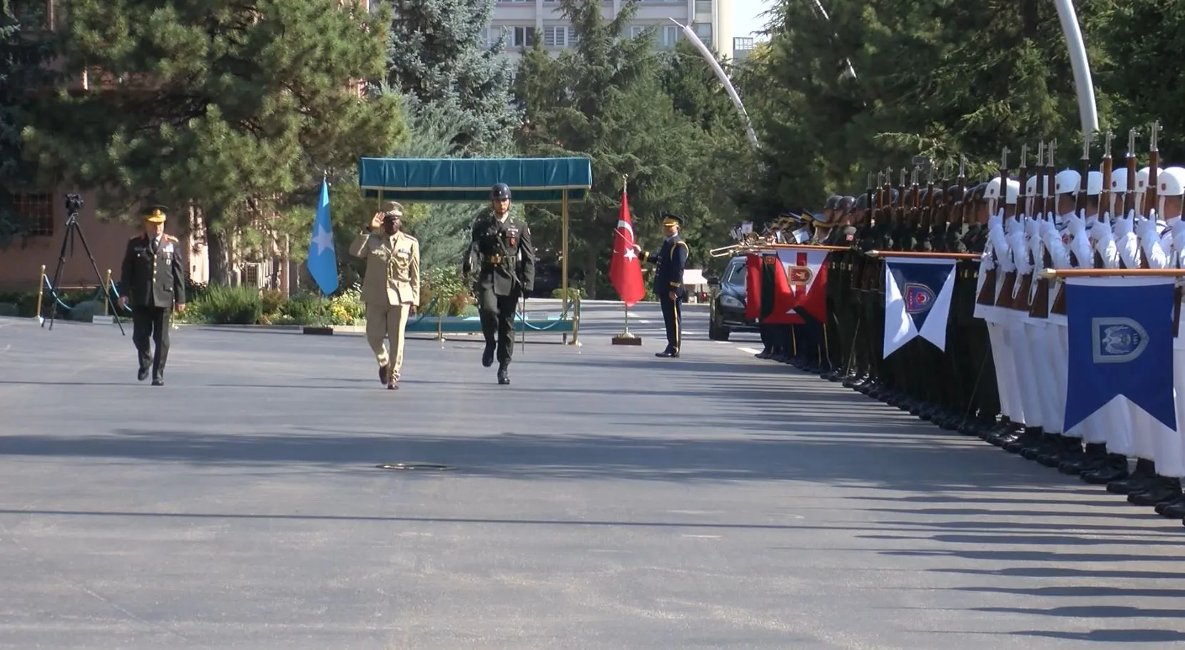 Somali Genelkurmay Başkanı Ankara'da askeri törenle karşılandı