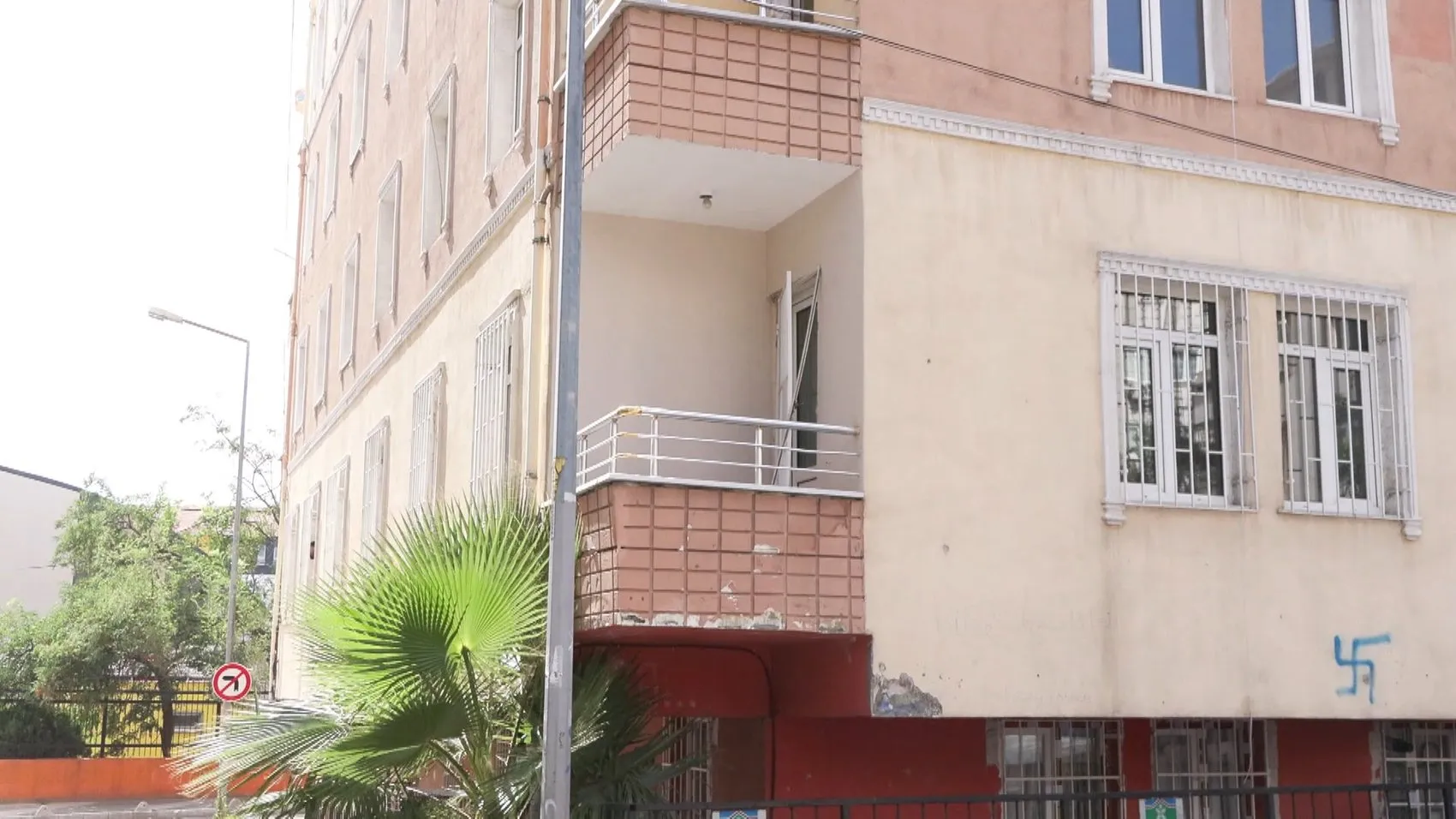 Bahçelievler'de gece yarısı balkon operasyonu Hırsızlar polisten kaçamadı