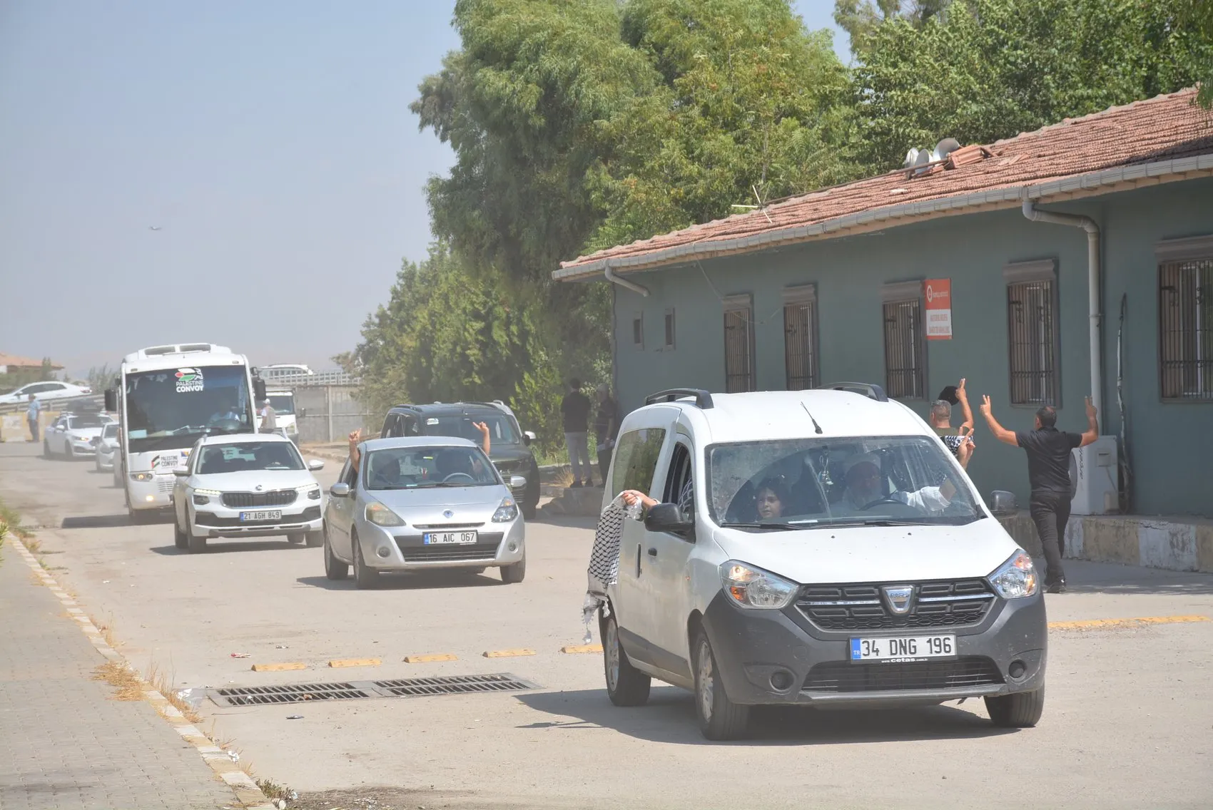 Avrupa’dan yola çıkan Filistin konvoyu Habur’u geçerek Irak’a girdi