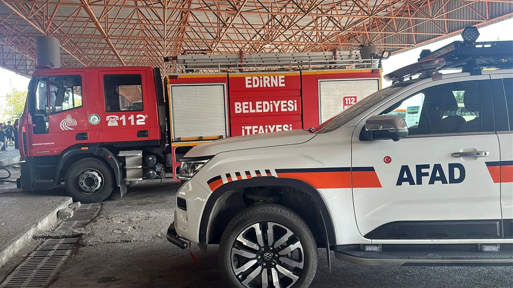 Edirne'de sepetli vinçte yangın Alev alan işçi 11 metreden atladı