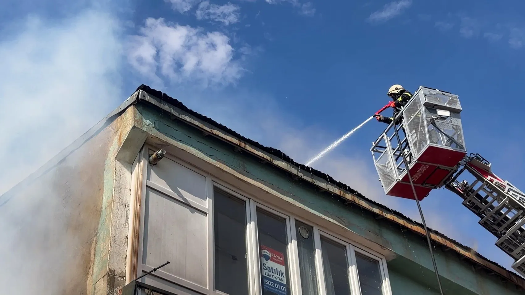 Erzurum'da garaj yangını paniği