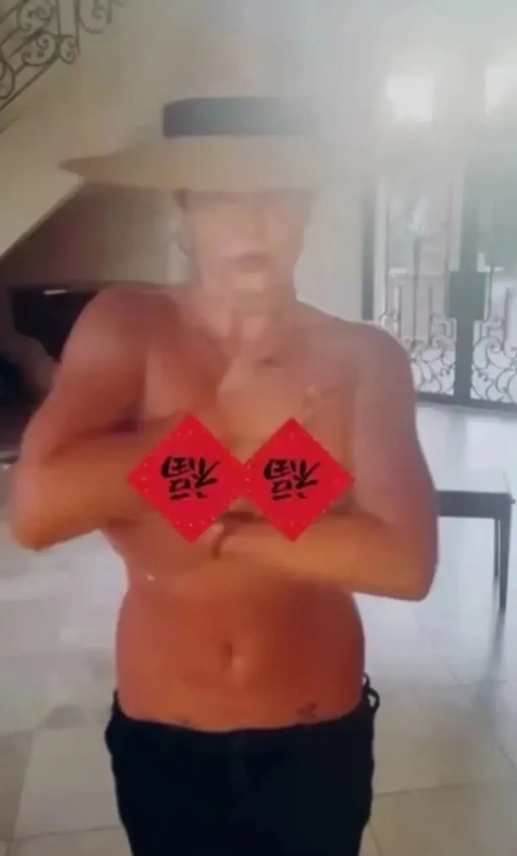 Britney Spears evinde üstsüz dans ettiği videoyla gündem oldu! Temizlik görevlisi temizlik yaparken twerk yaptı 1