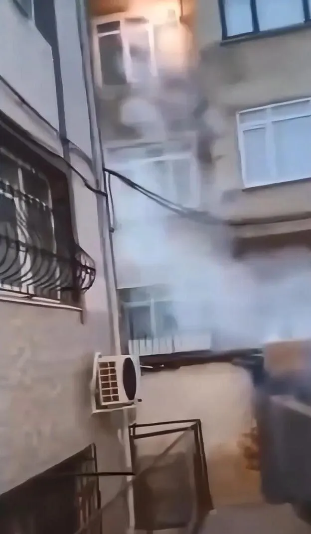 Havai fişek kutlaması bir ailenin evini kül etti